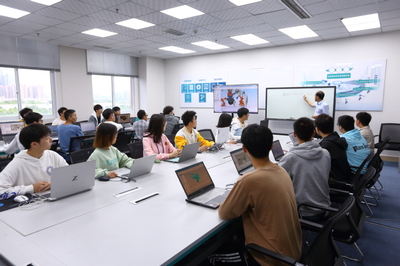 智能制造產業學院首批現代學徒制班學員啟程赴上海信息系統集成服務崗位實習